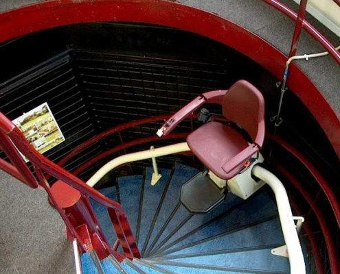 ESCALEV - Spécialiste du monte-escalier à Nantes, La Roche sur Yon et Angers - Produits sur-mesure, qui s’adaptent à toutes les architectures d’escaliers et au design de votre habitat.