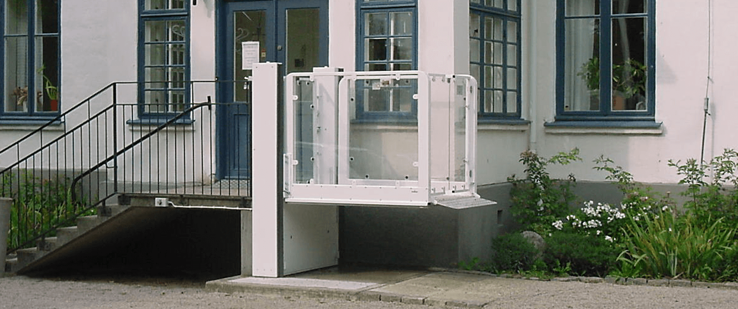 ESCALEV - Spécialiste de la plateforme élévatrice mobile et verticale à Nantes, La Roche sur Yon et Angers - Produits sur-mesure, qui s’adaptent à toutes les architectures d’escaliers et au design de votre habitat.