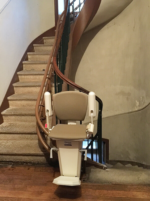 ESCALEV – Spécialiste du monte-escalier à Nantes, La Roche sur Yon et Angers – Produits sur-mesure, qui s’adaptent à toutes les architectures d’escaliers et au design de votre habitat. ESCALEV - Spécialiste du monte-escalier à Nantes, La Roche sur Yon et Angers - Produits sur-mesure, qui s’adaptent à toutes les architectures d’escaliers et au design de votre habitat.